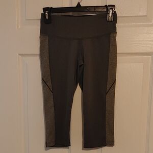 New Balance Gray & Black Athletic Performance Capri Leggings Sz XS Like New